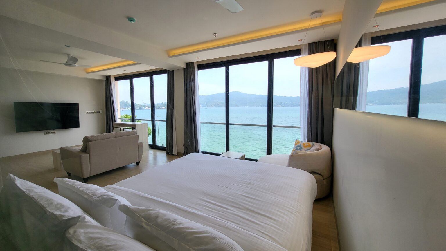 6ix Sea View Suit With Jacuzzi (1) (1)