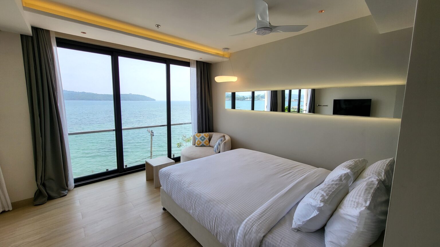 6ix Sea View Suit With Jacuzzi (7)