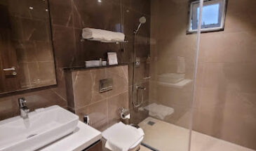 Hotel Eastern Gate Bathroom