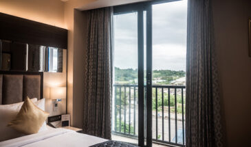 Hotel Eastern Gate room airt port view